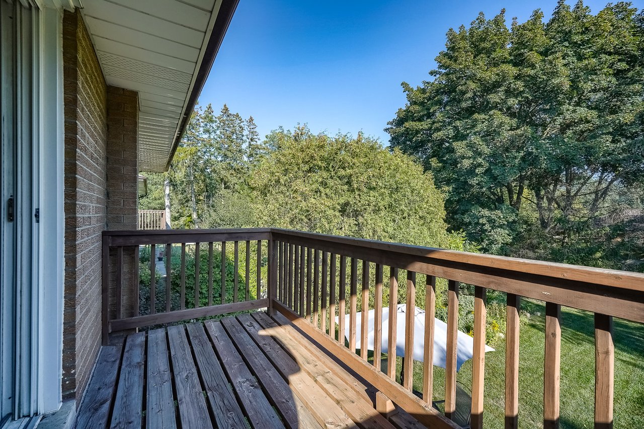 268 Mineola Rd E