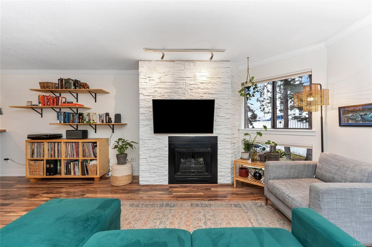 204-406 Simcoe St