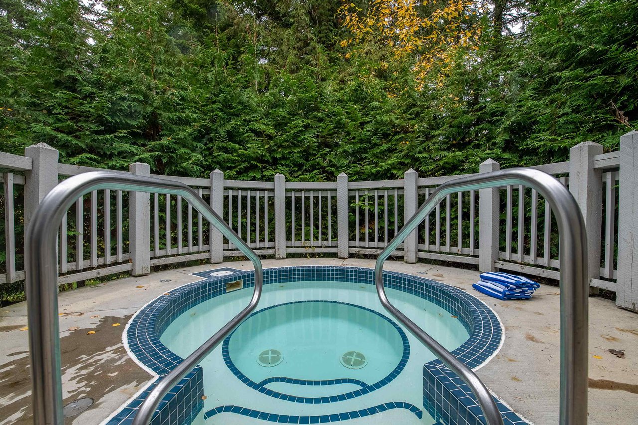 4-4661 Blackcomb Wy