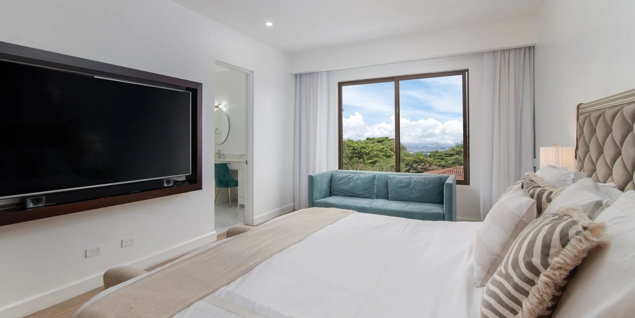 Renovated Pool Estate, Escazu, San Jose