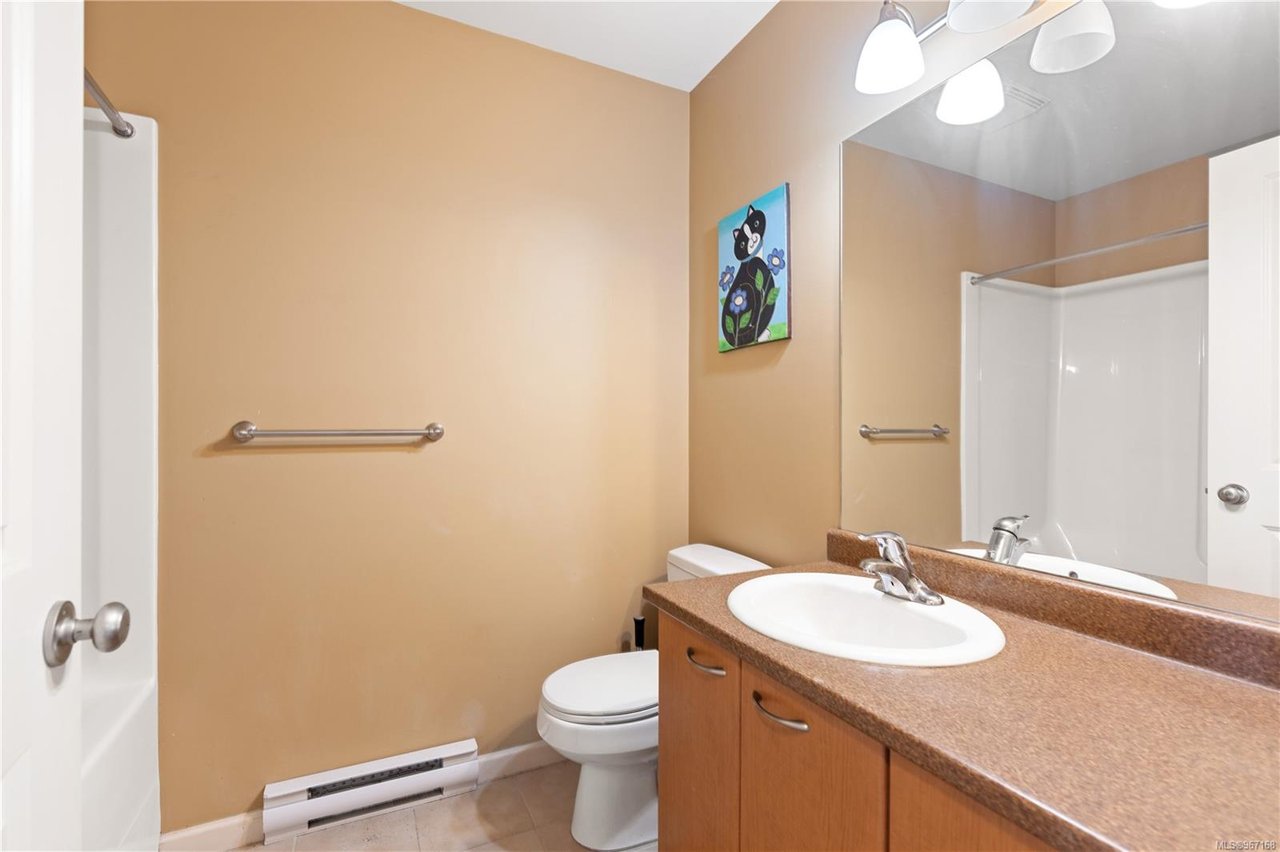102-2920 Phipps Rd, Langford