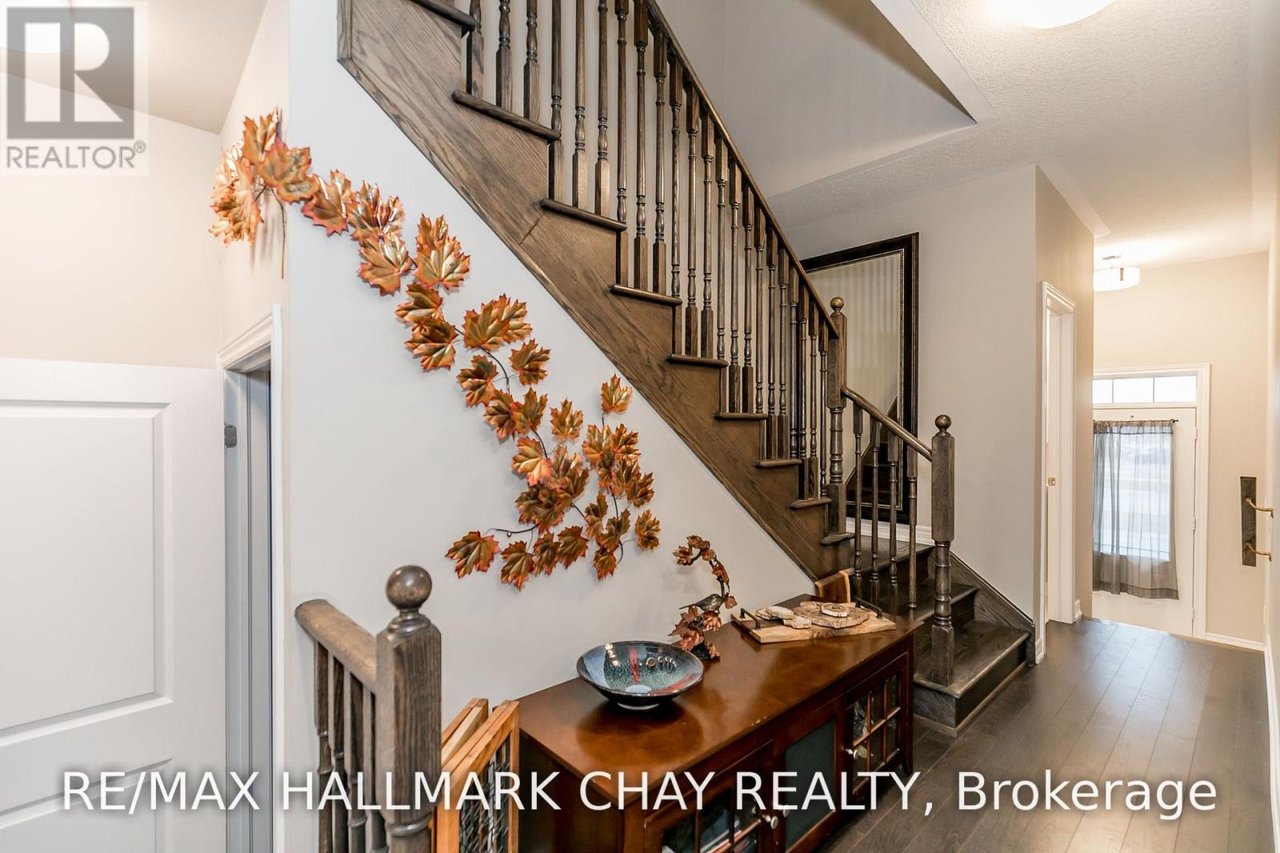 56 Clifford Cres