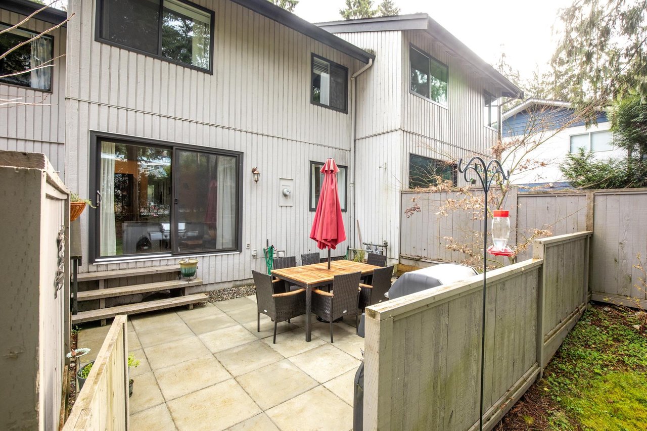 2060 Deep Cove Cres