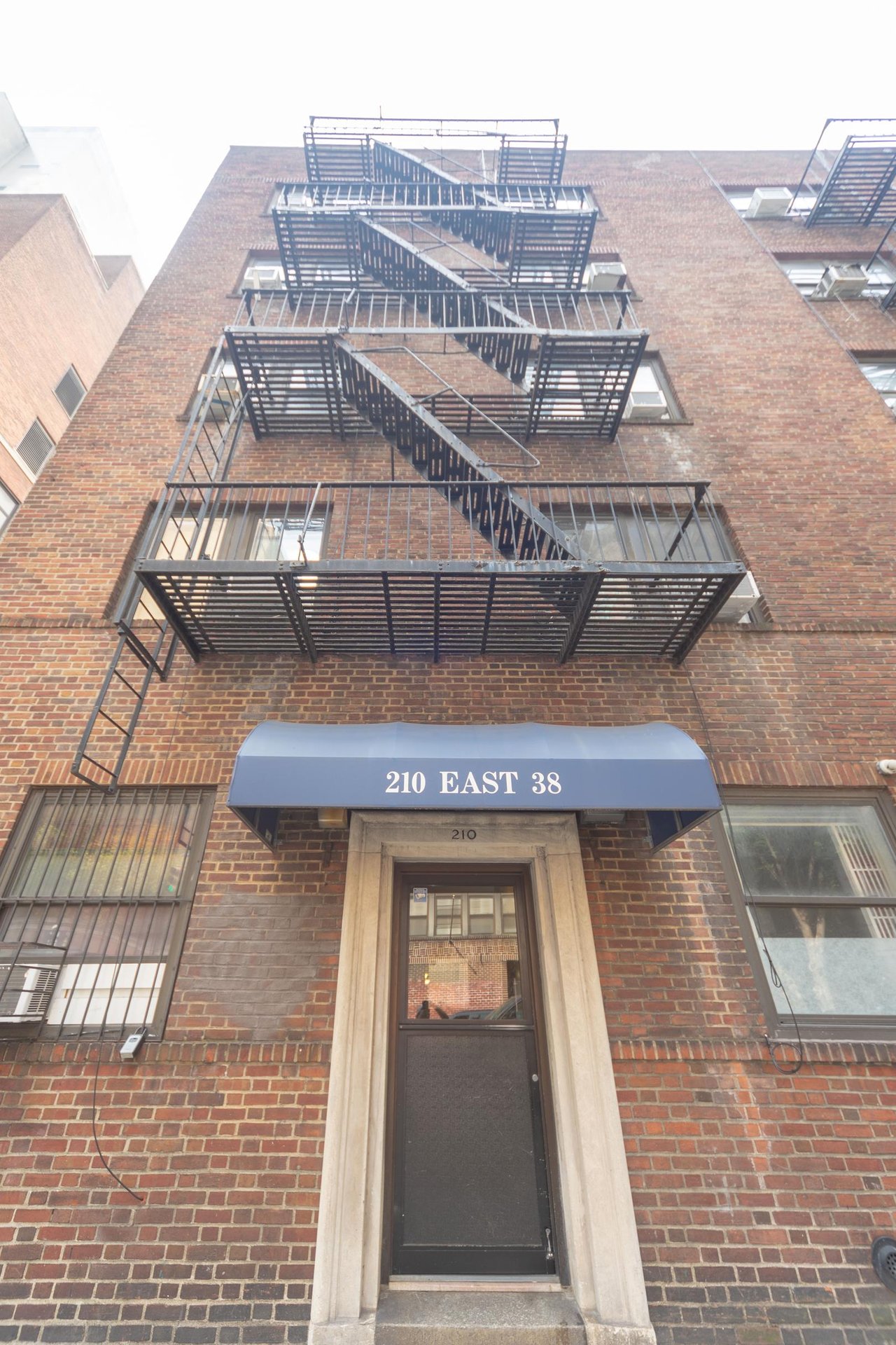 210 East 38th Street, Apt 4-B
