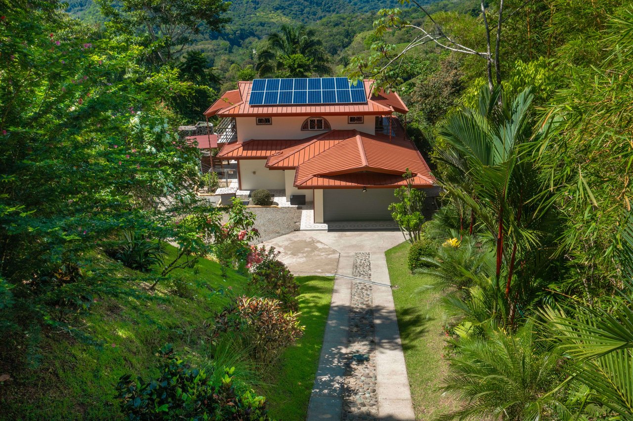 Secluded Dream Home in Costa Rica – Mountain Views, Pool & Sustainable Living