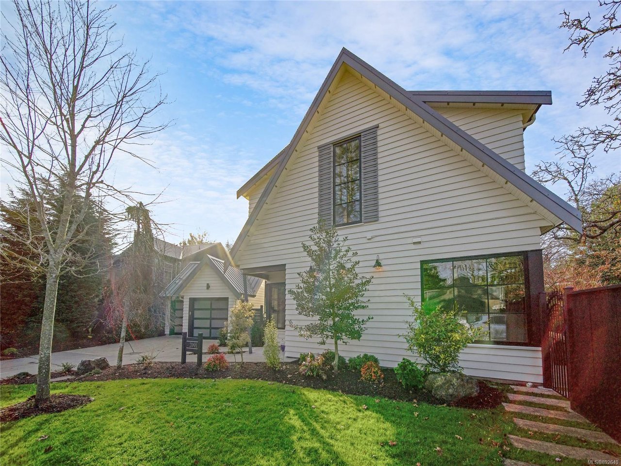 2001 Runnymede Ave
