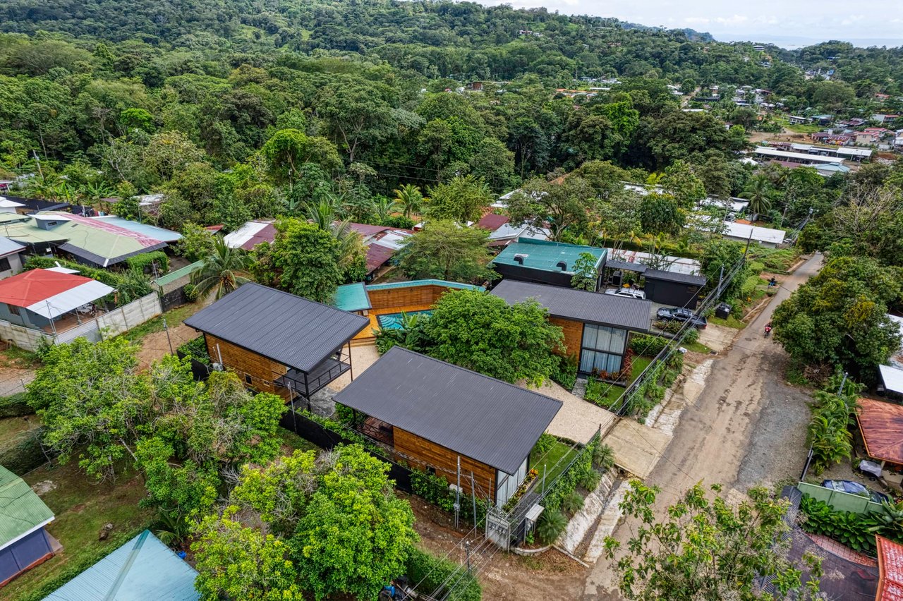 Modern Tropical Villas walking distance to Uvita Town