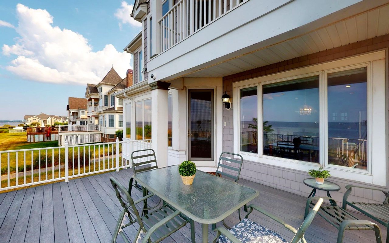23 LIGHTHOUSE DR