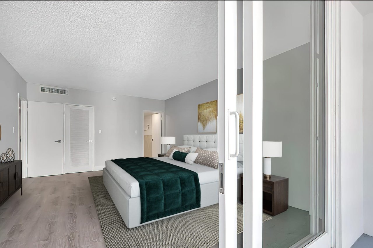 5401 Collins Ave #411 Miami Beach, Ocean View with Balcony