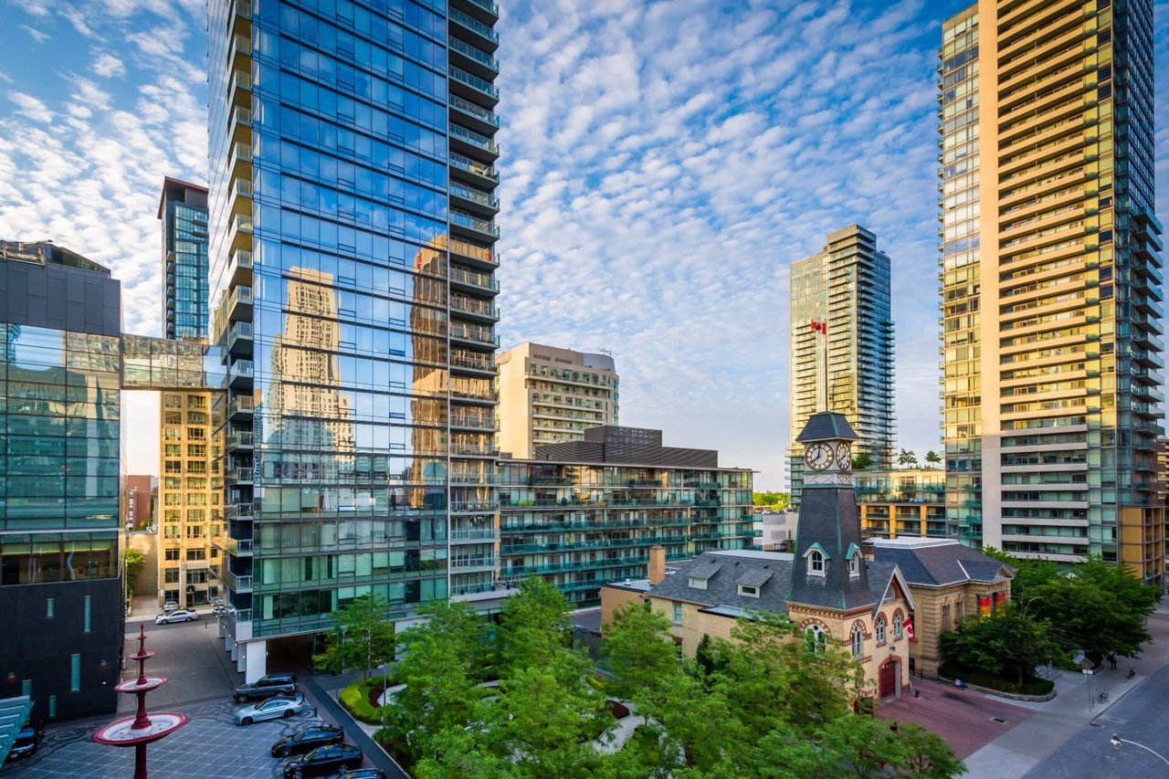 Best Kept Secrets — Five-Star Guide to Yorkville Real Estate