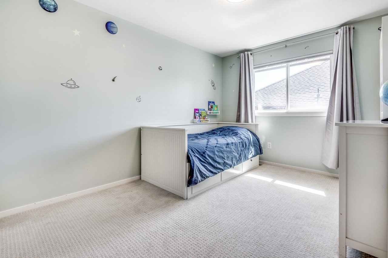12 Greenleaf Dr