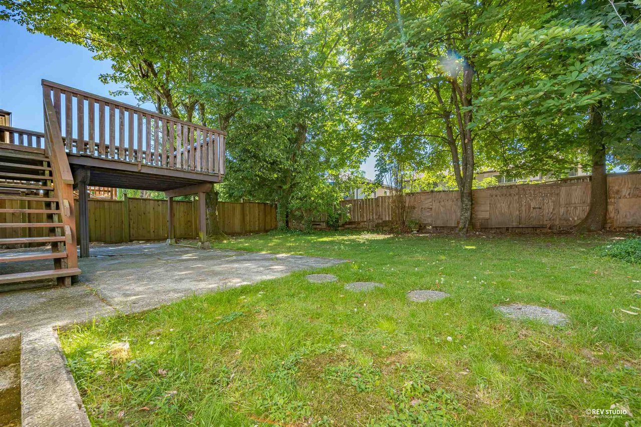 3162 Bute Cres