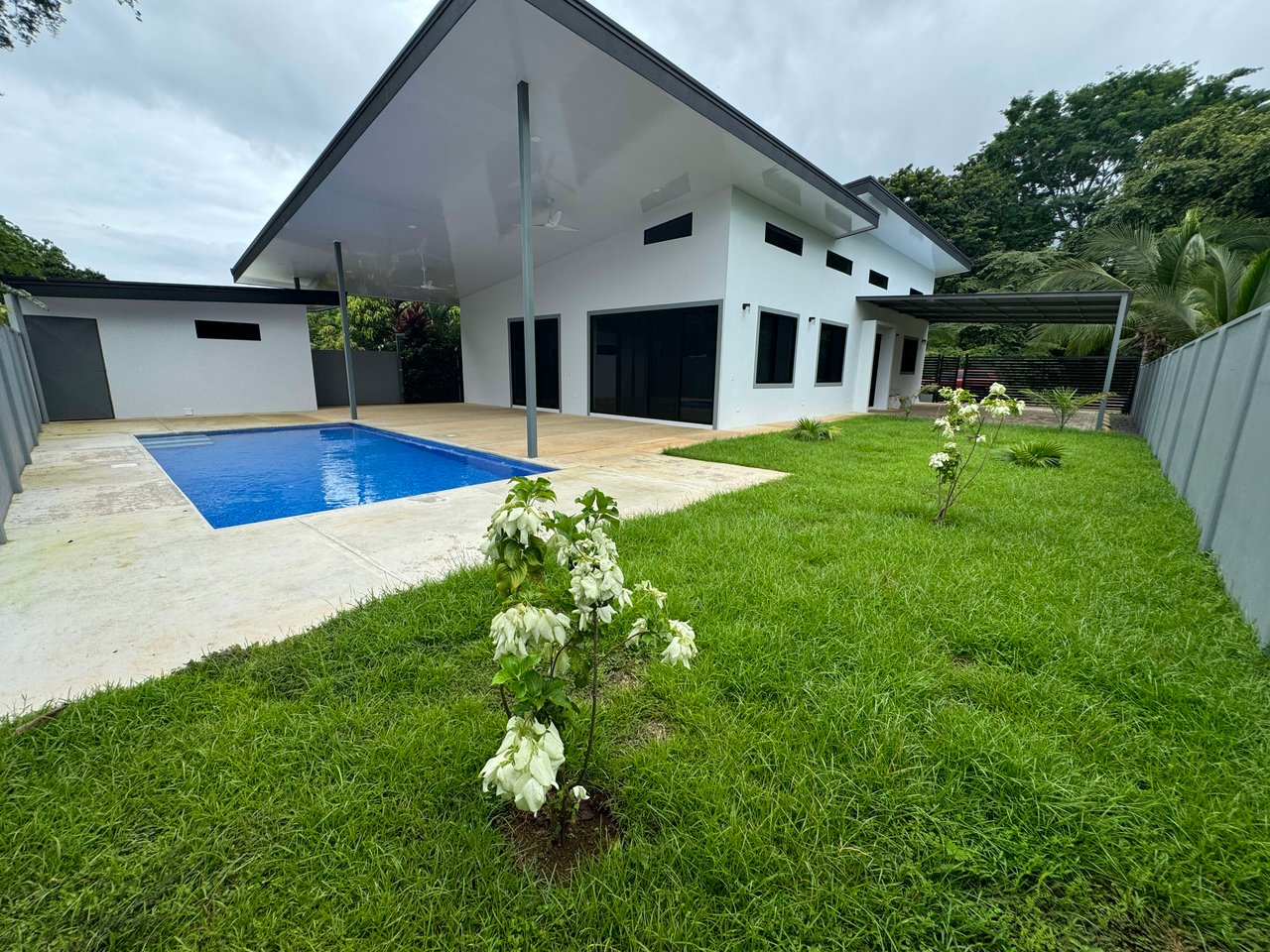 Uvita Beach Retreat!  Close to the Beach, Far From The Stress