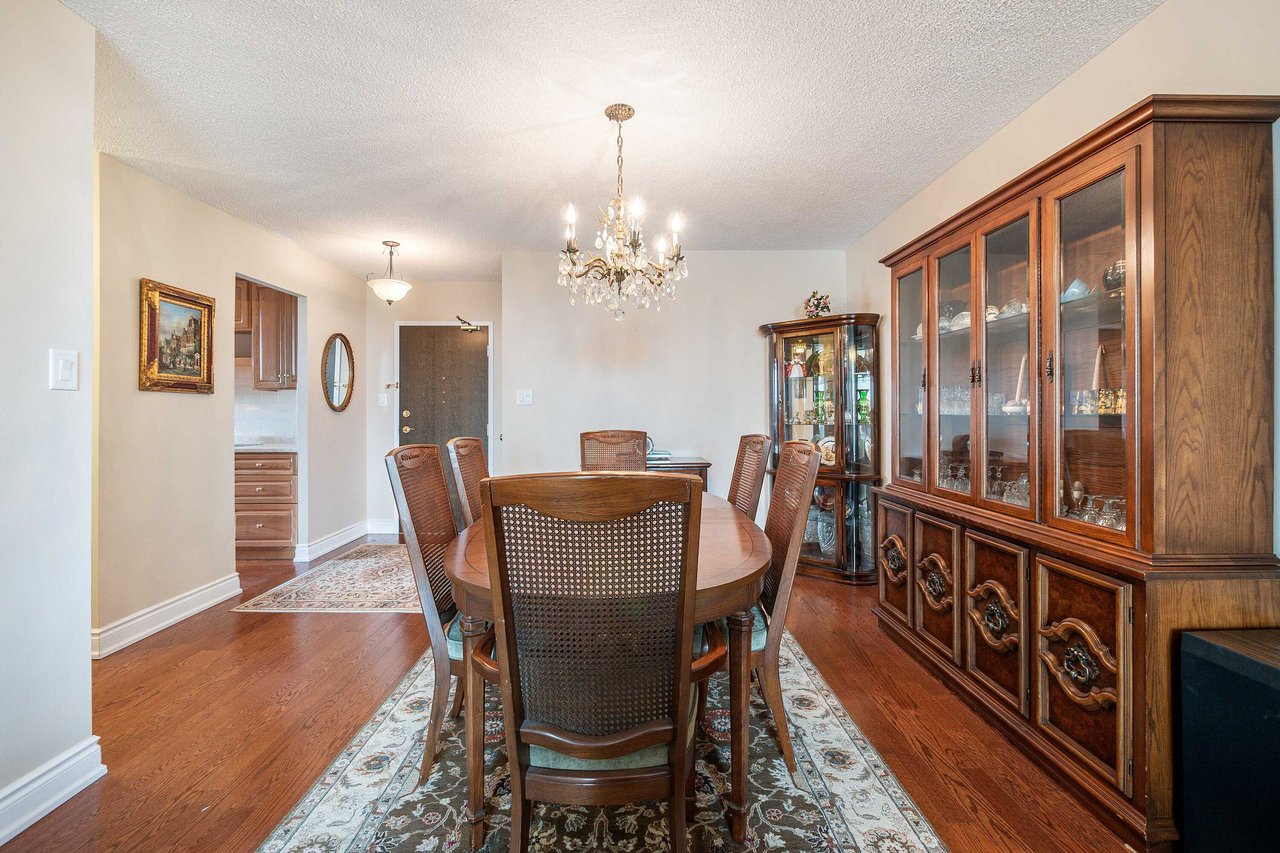820 Burnhamthorpe Road #702