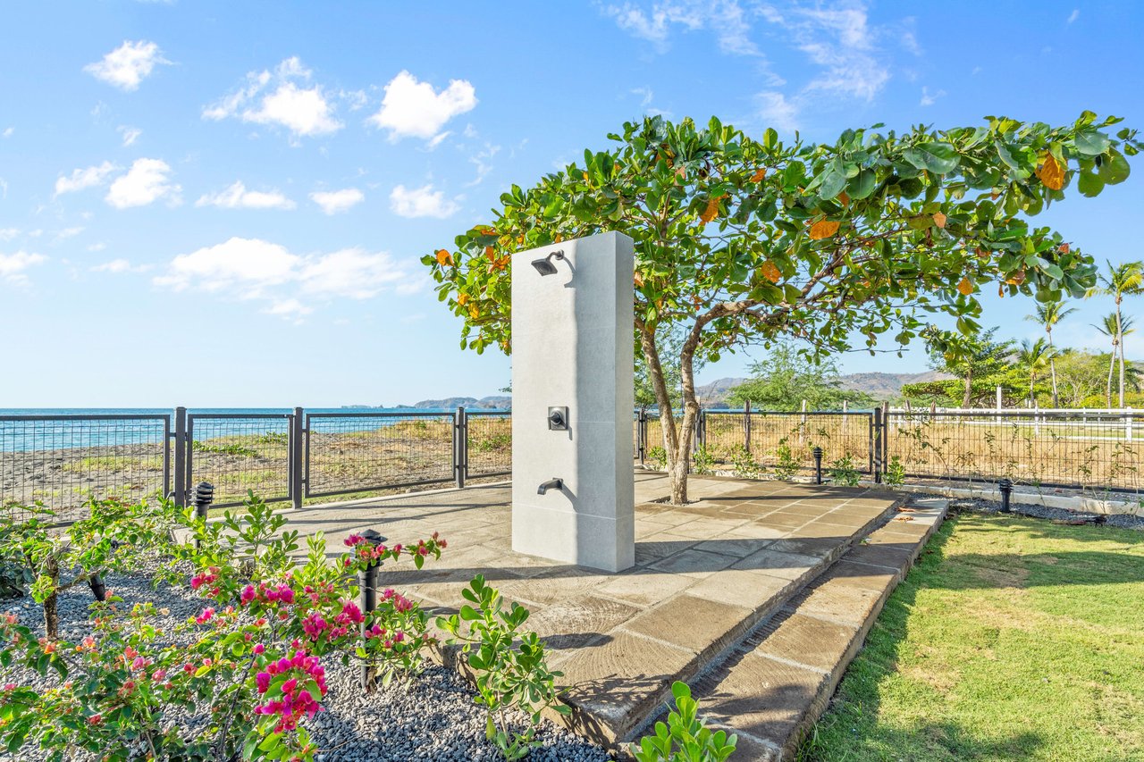 Villa Ballena | Sleek Beachfront Masterpiece in Costa Rica