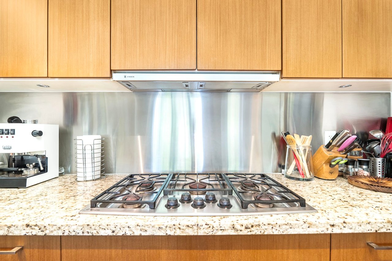 210-5989 Iona Dr