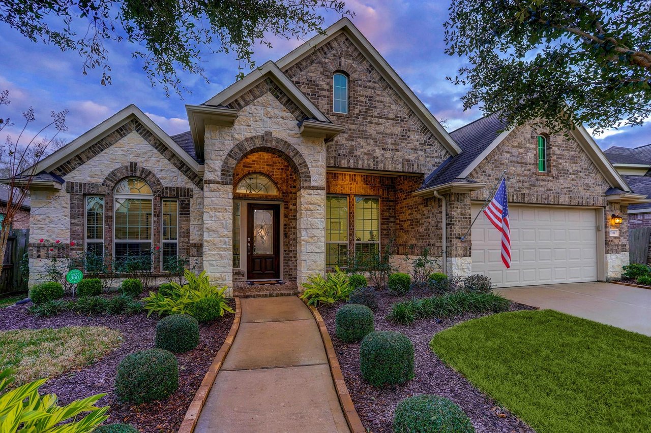7106 Fall Creek Lane