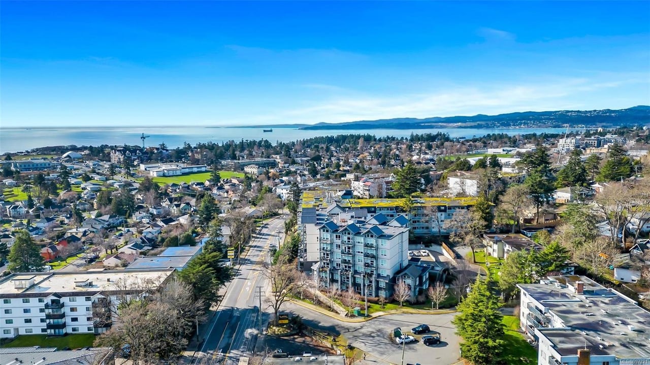 306-924 Esquimalt Rd