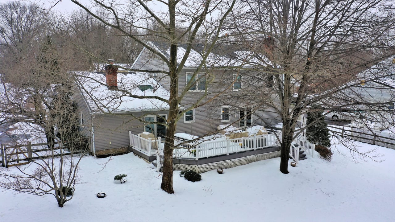 32 LAWRENCIA DR