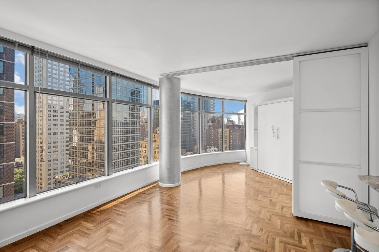 250 E 54th St, Unit 18C