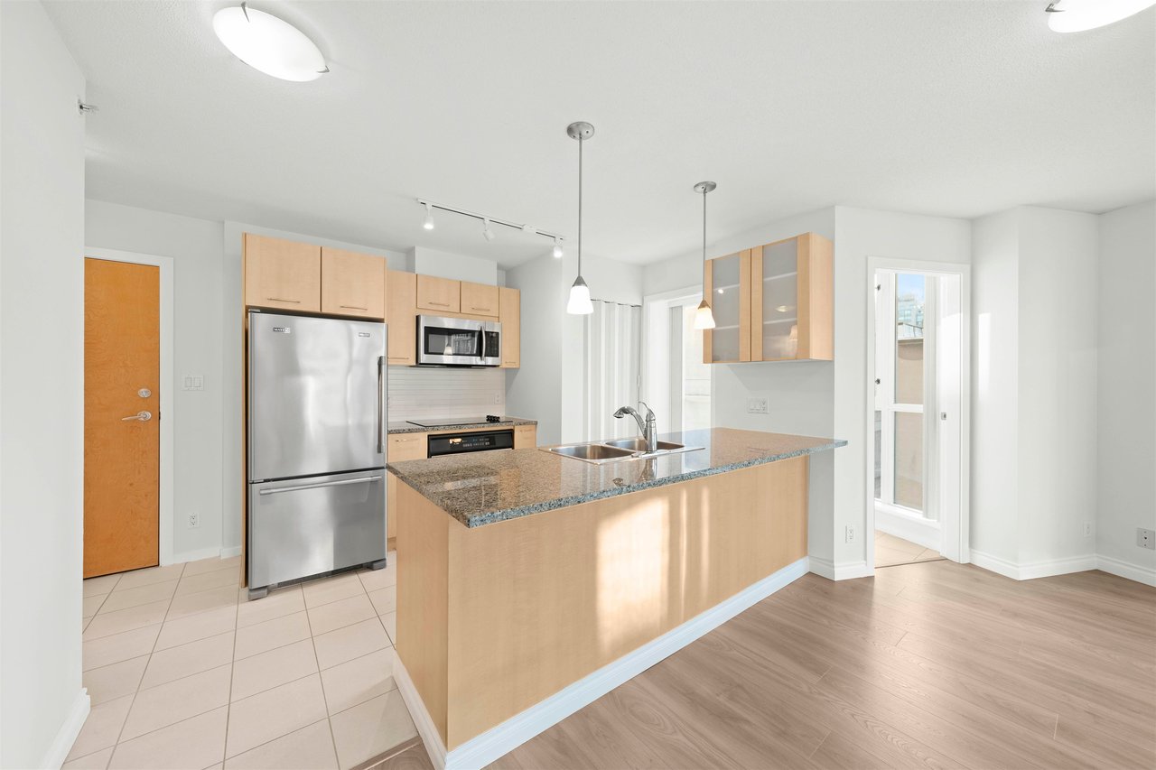 702-1199 Seymour St