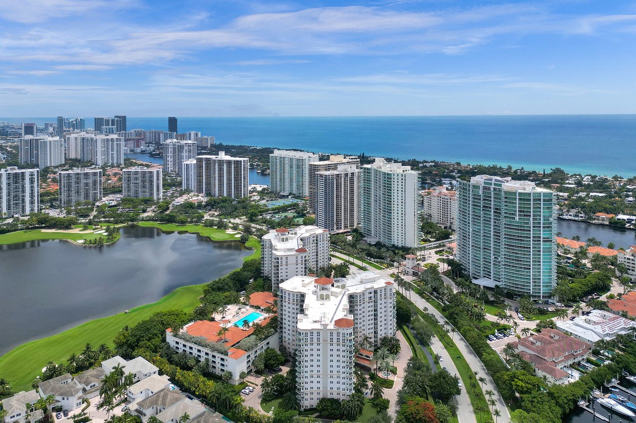 Aventura Real Estate: Upscale Living and Shopping in South Florida