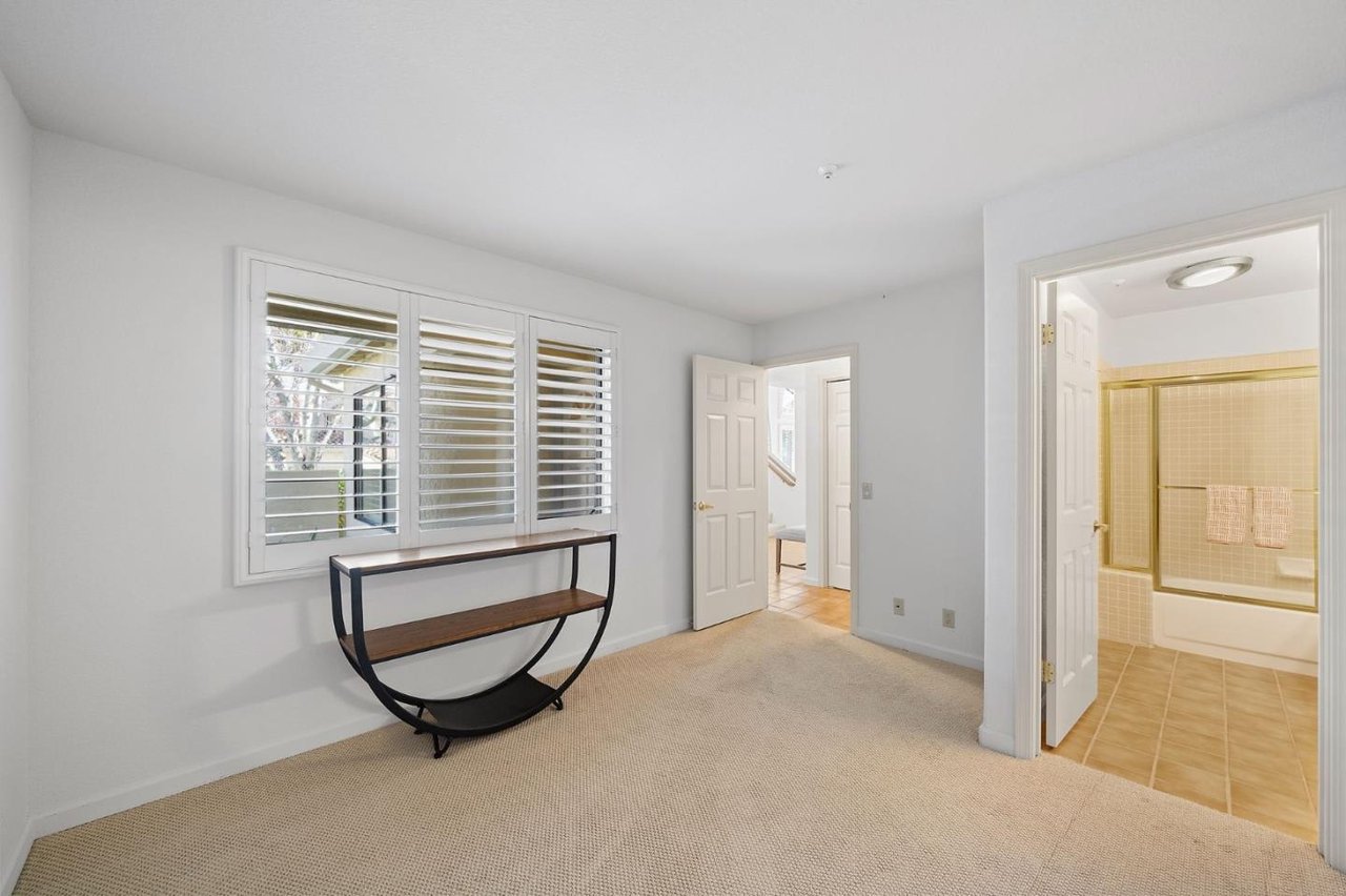 13 Tulip Ln
