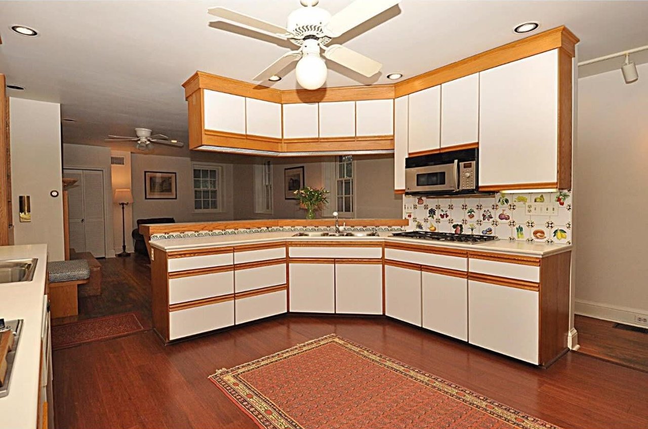 330 Laurel Ln