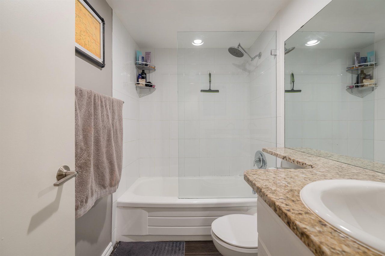 42-870 W 7th Ave