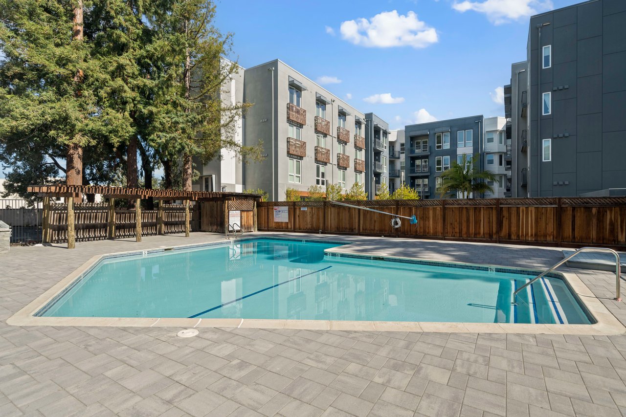 400 Ortega Avenue, 102