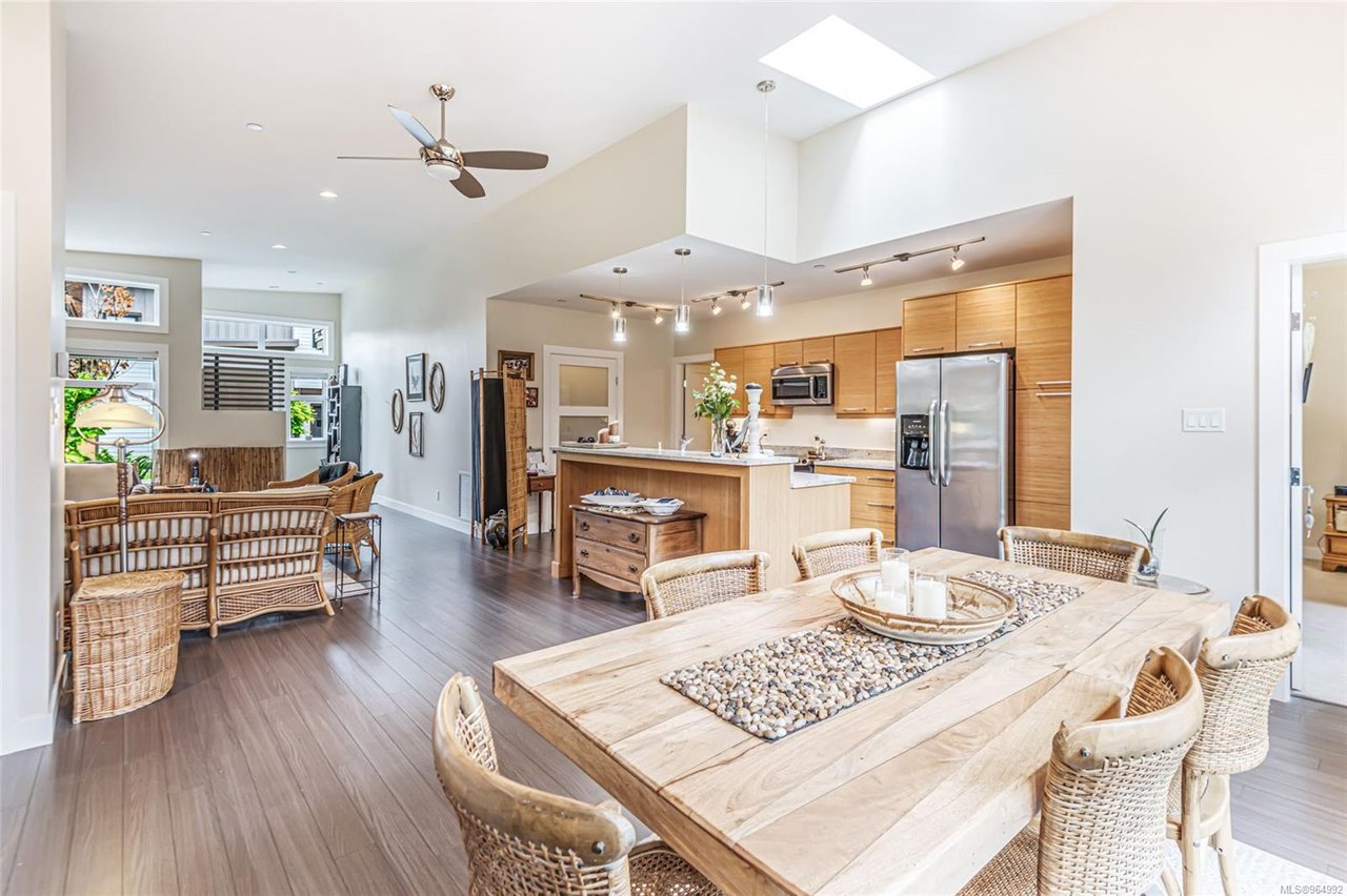 1-220 McVickers St