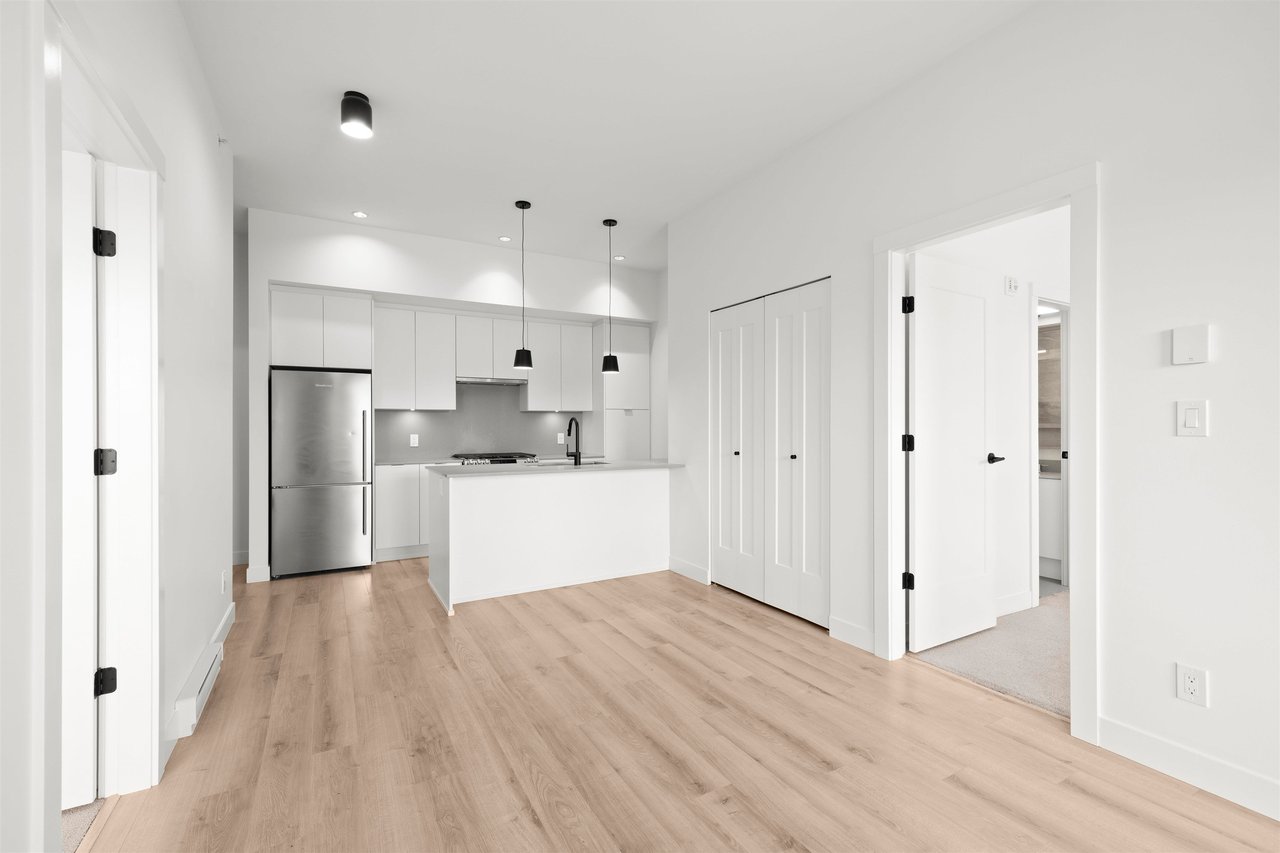 503-2493 Montrose Ave