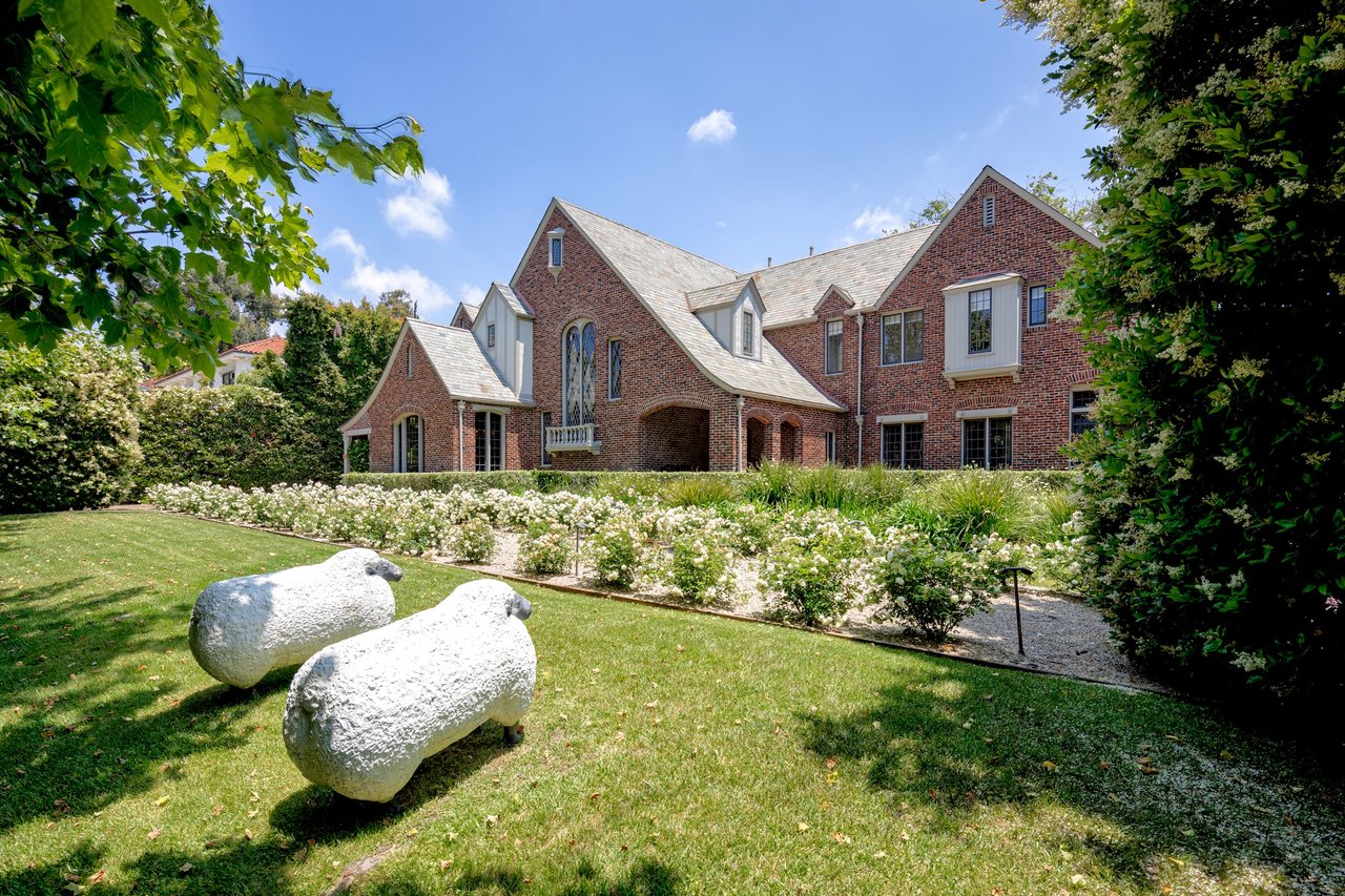 Stunning Gated Tudor