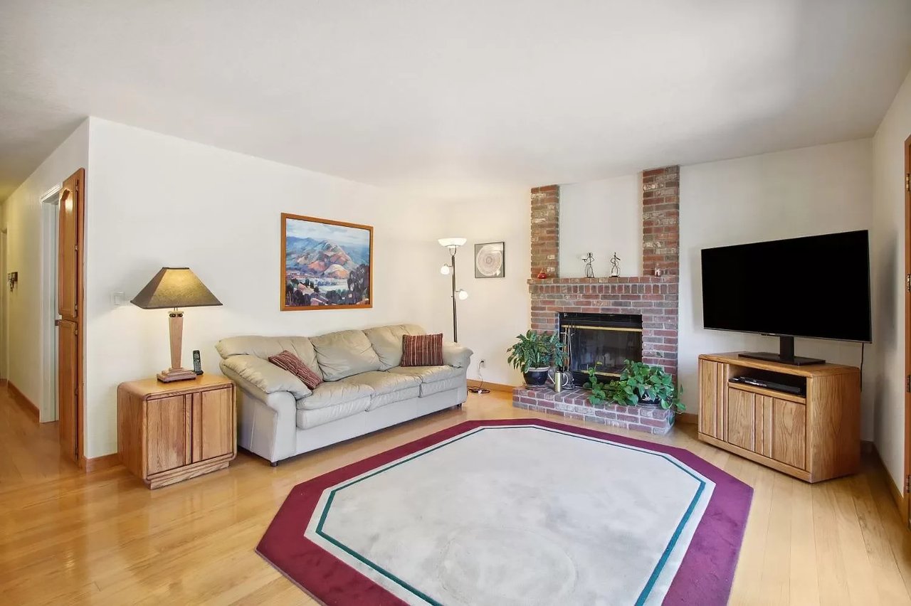3861 Robie Lee Way