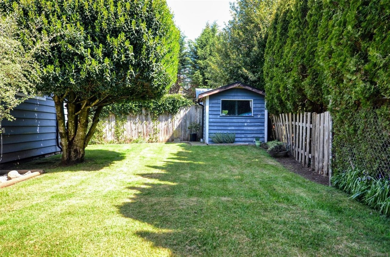 490 Goldstream Ave