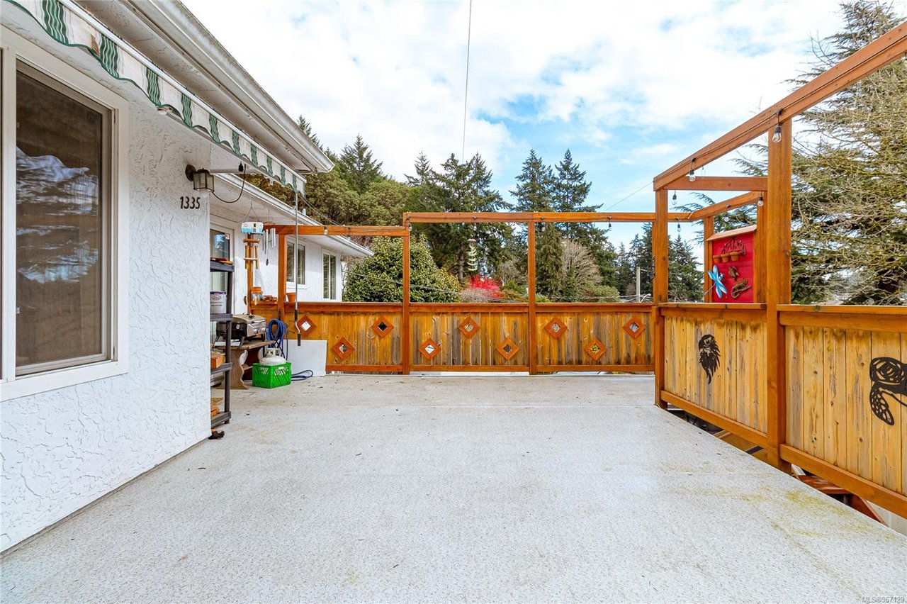 1335 Justine Pl, Langford