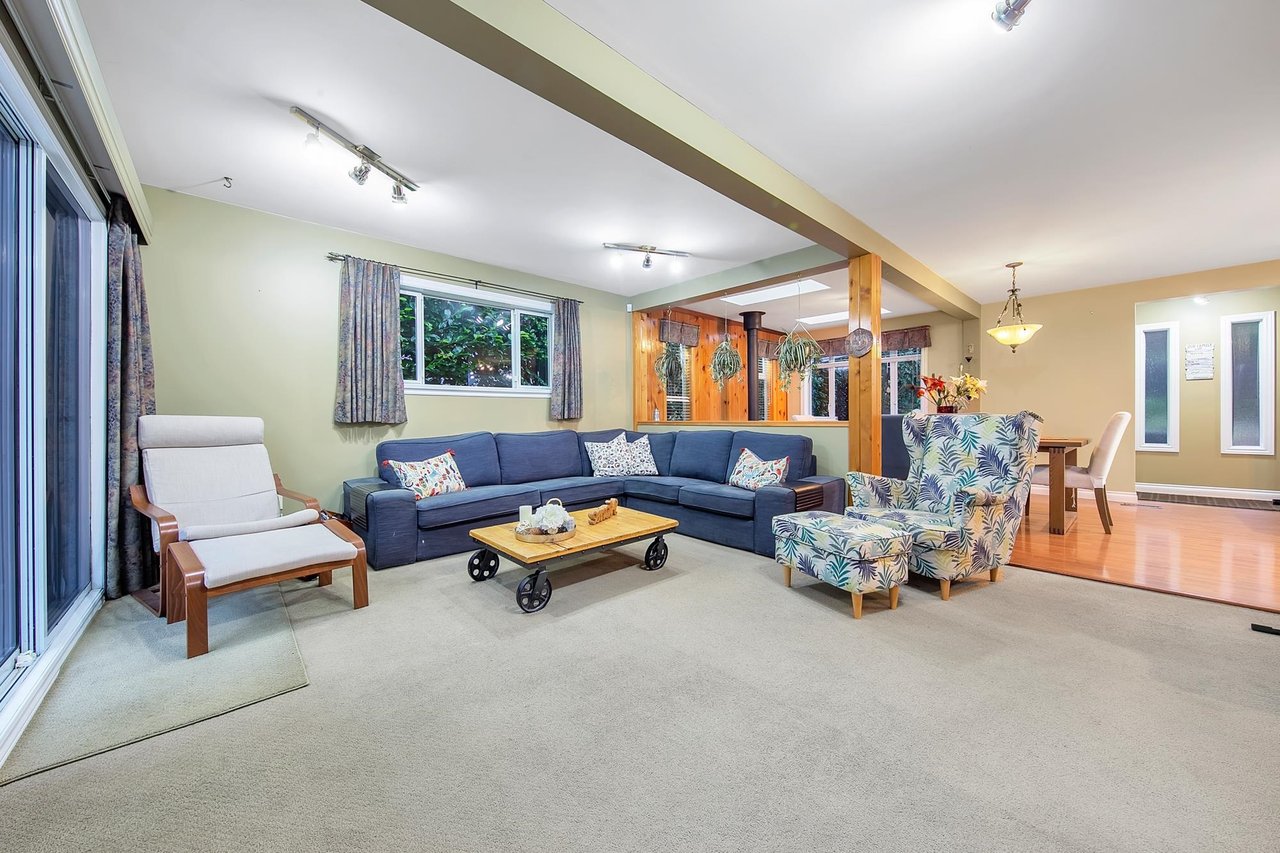 1650 Deep Cove Rd