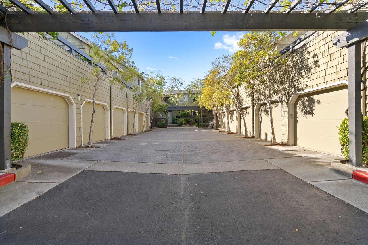 1020 Shoreline Drive