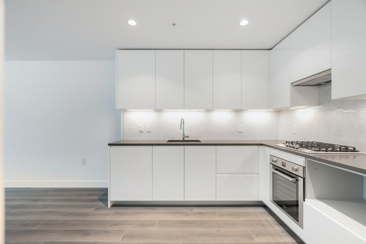 506-8188 Fraser St