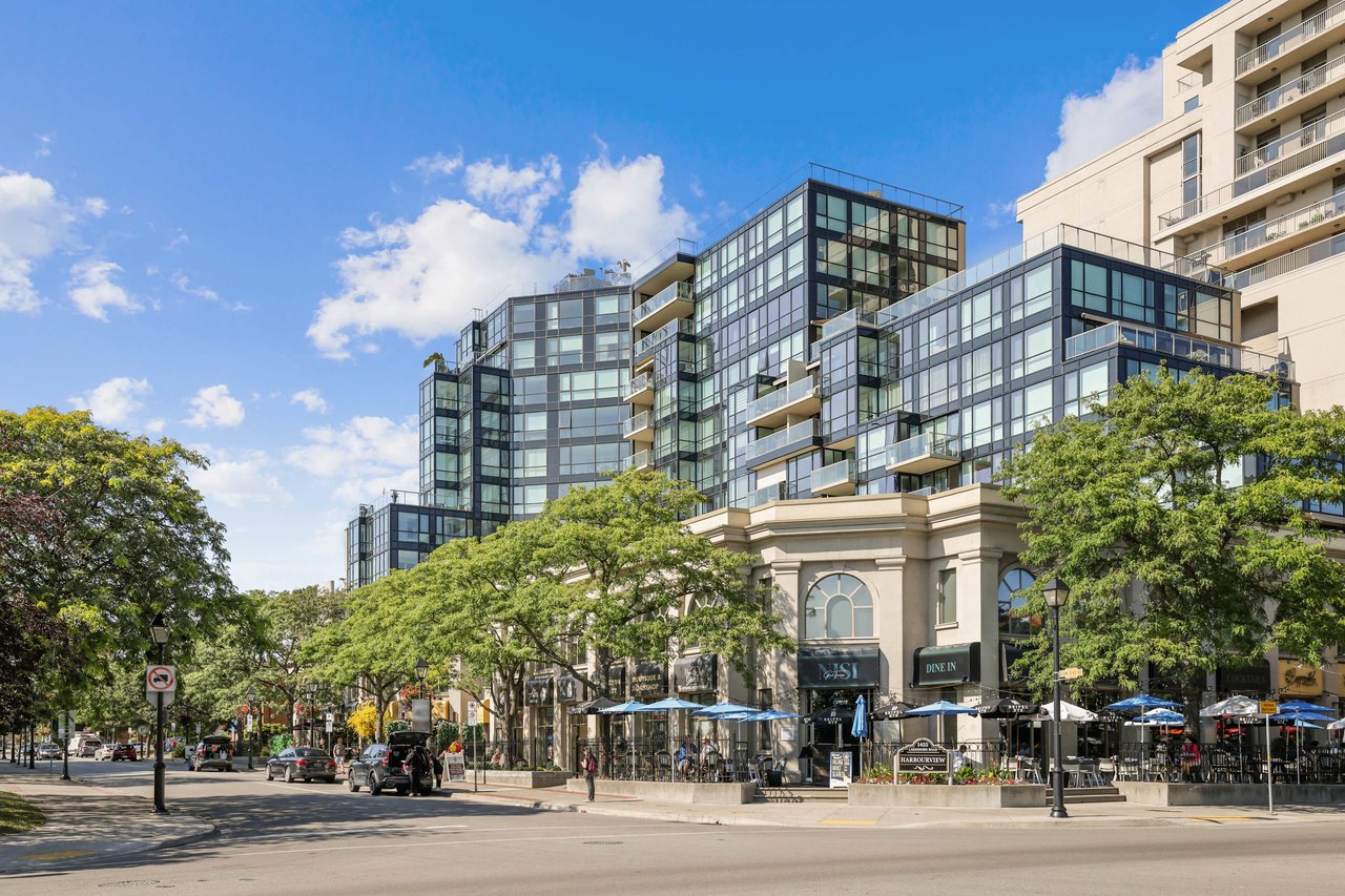 Fully Renovated Condo For Lease in Downtown Burlington