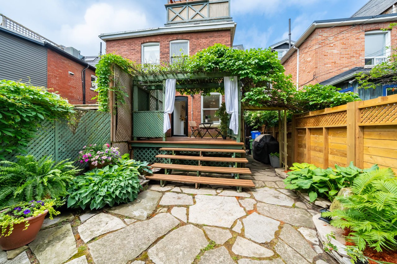 223 Indian Rd Cres