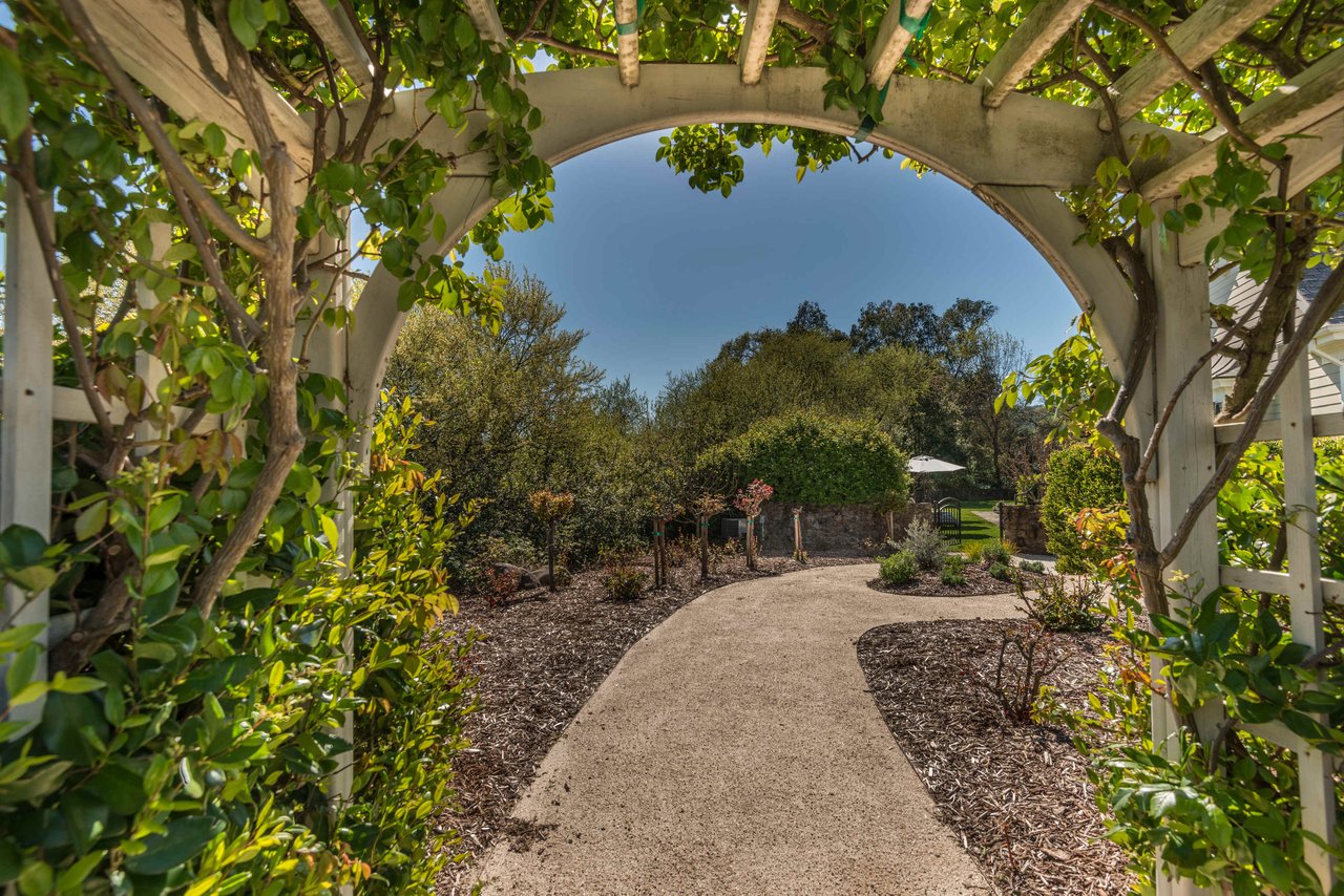Craig Avenue, Sonoma
