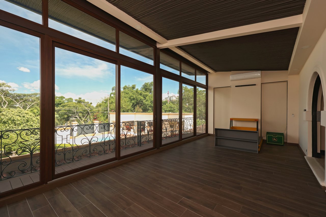 Luxury City Estate, Curridabat, San Jose
