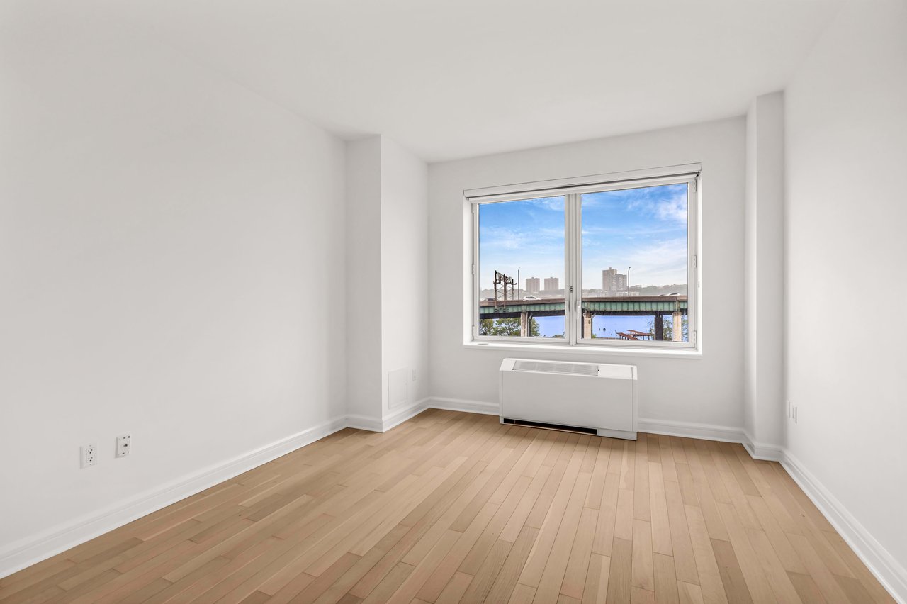 80 Riverside Boulevard