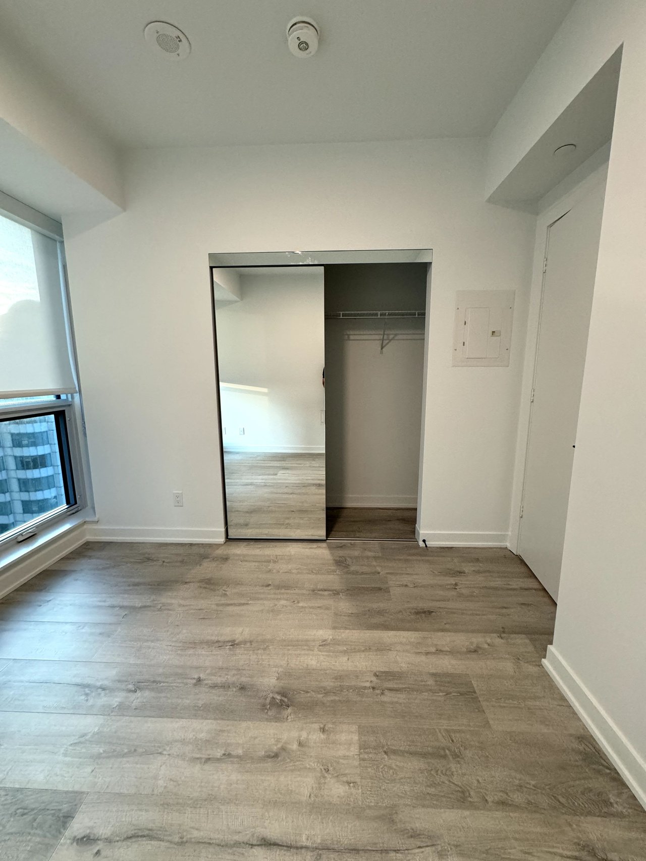 327 King St W, Unit 2005