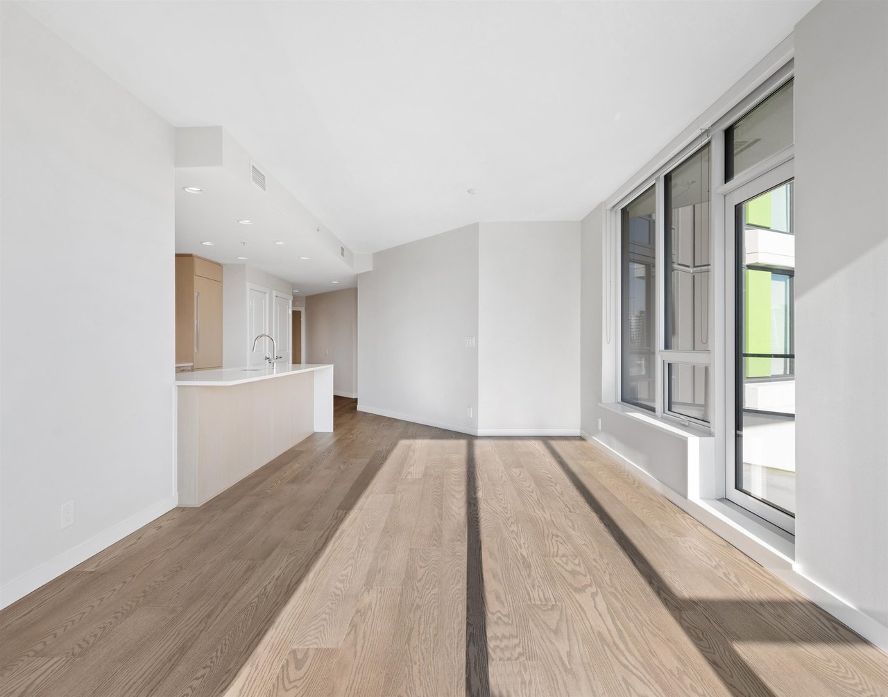 1106-3533 Ross Dr