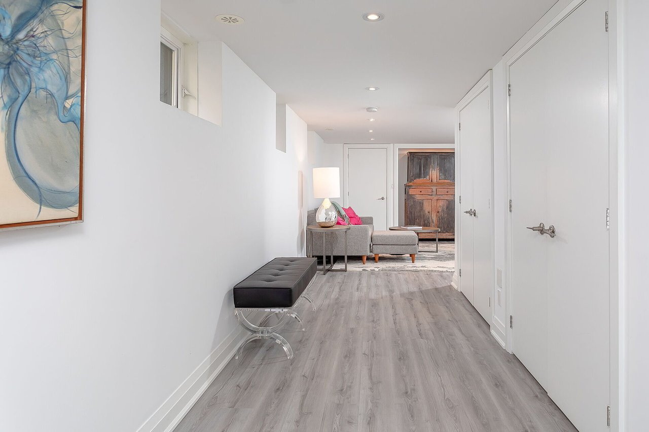 Davisville Village Stylish Reno