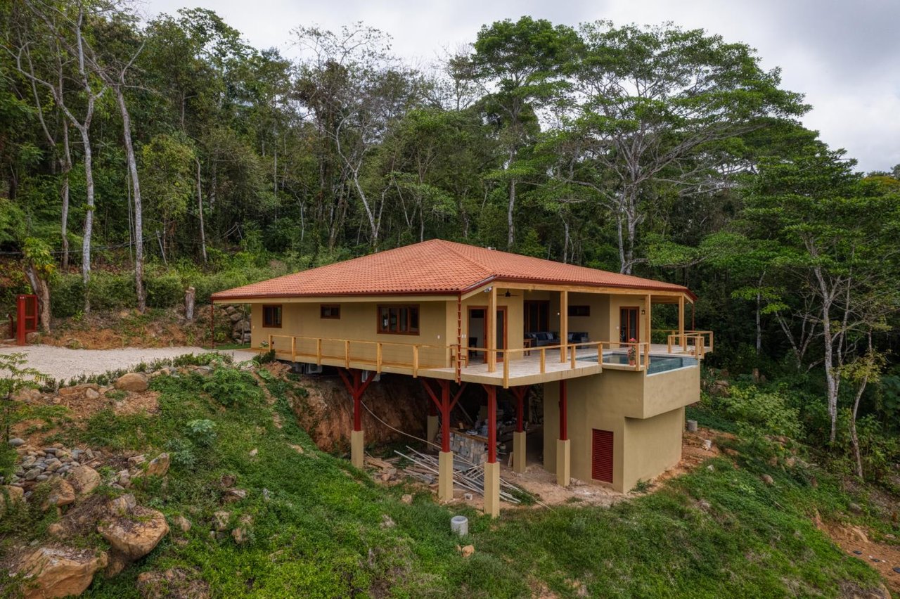 New 4 Bedroom Ocean View in Escalares