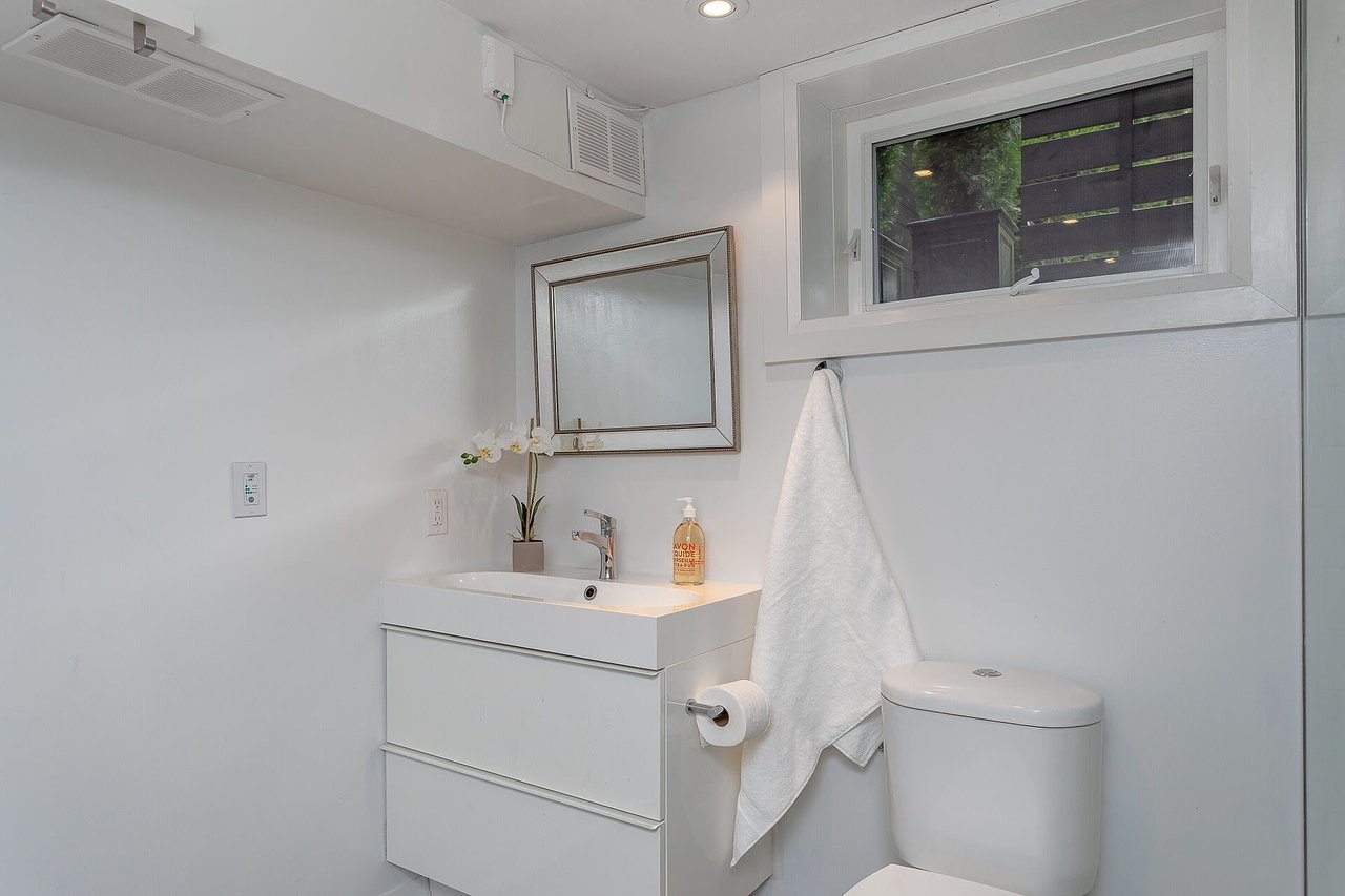 Davisville Village Stylish Reno