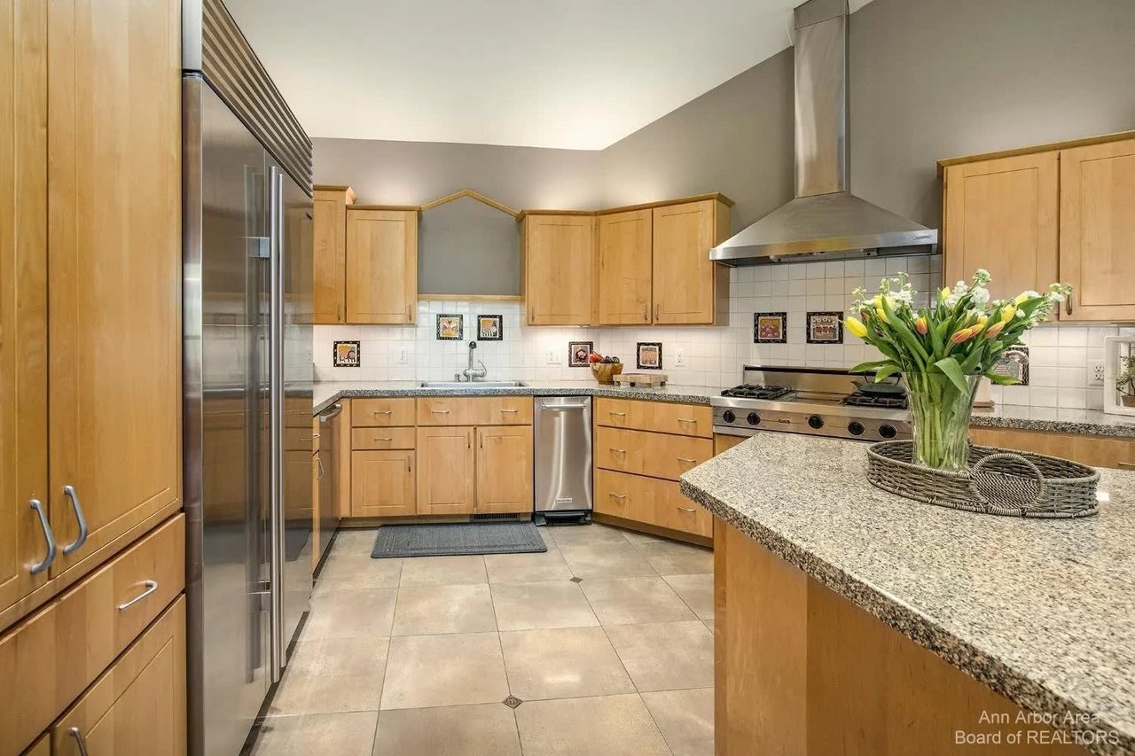 2566 Thornapple Drive, Ann Arbor, MI 48103